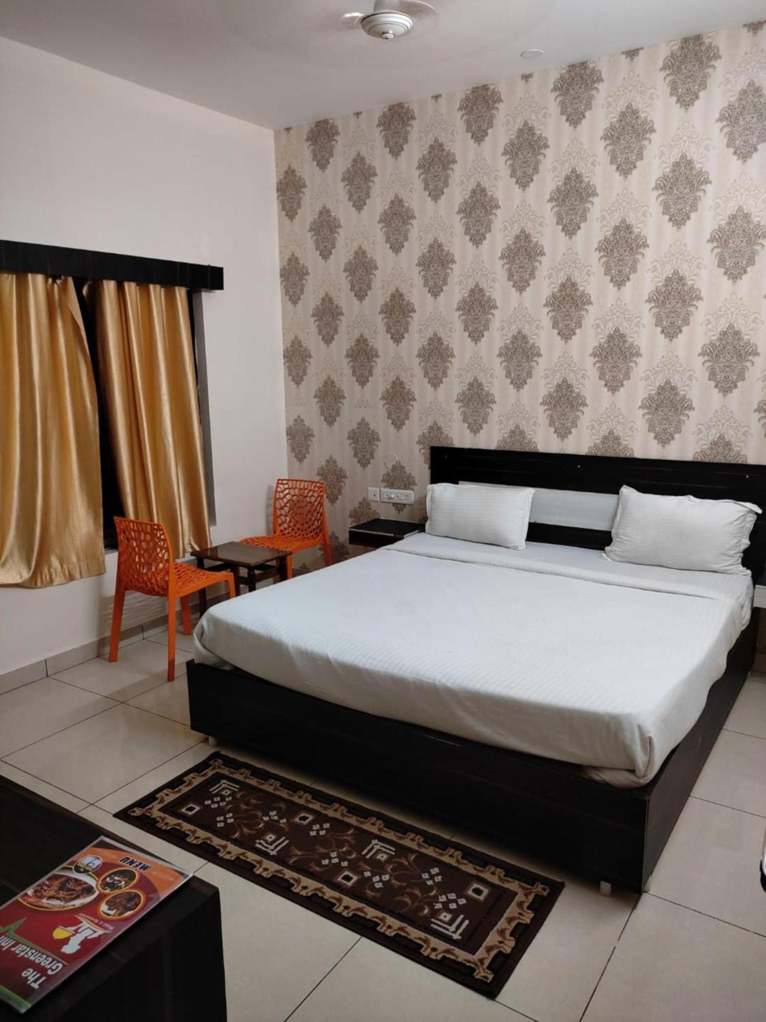 Goroomgo Blue Bell Bhubaneswar - Well Decorated Room -Wifi And Parking Facilities Available Exterior foto